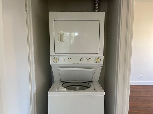 Building Photo - KENWOOD