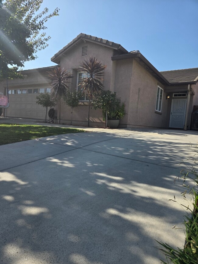 Building Photo - 3929 Anastasia Ln