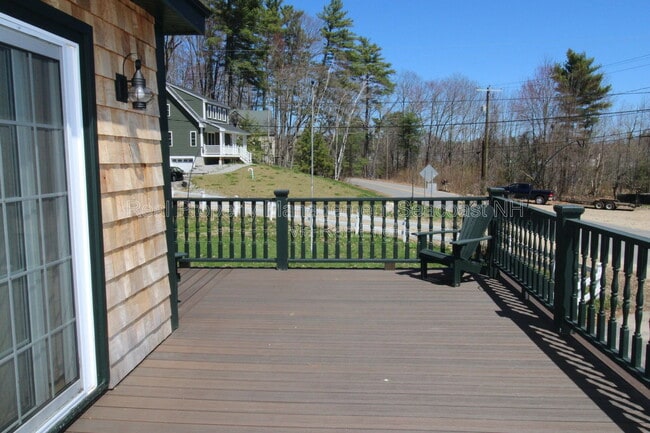 Building Photo - 94 Lakeshore Dr