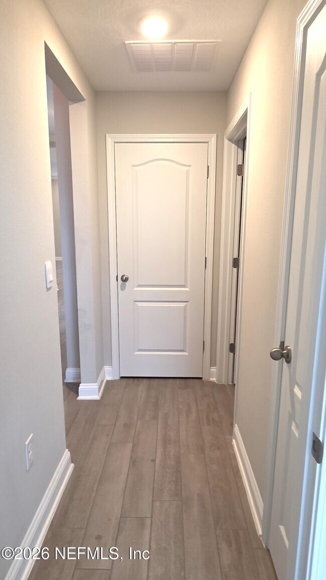 Building Photo - 721 Narvarez Ave