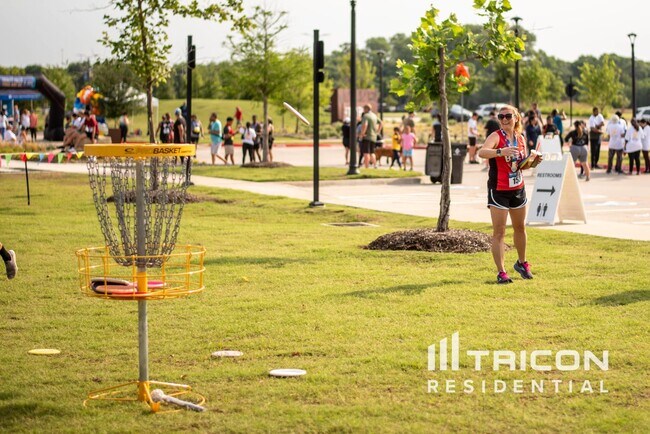 Building Photo - 8101 Howell Oak Dr