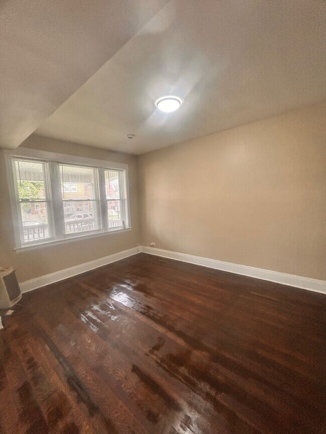 Building Photo - 6938 S Prairie Ave