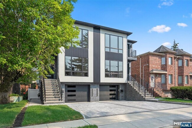 Building Photo - 450 N 10th St