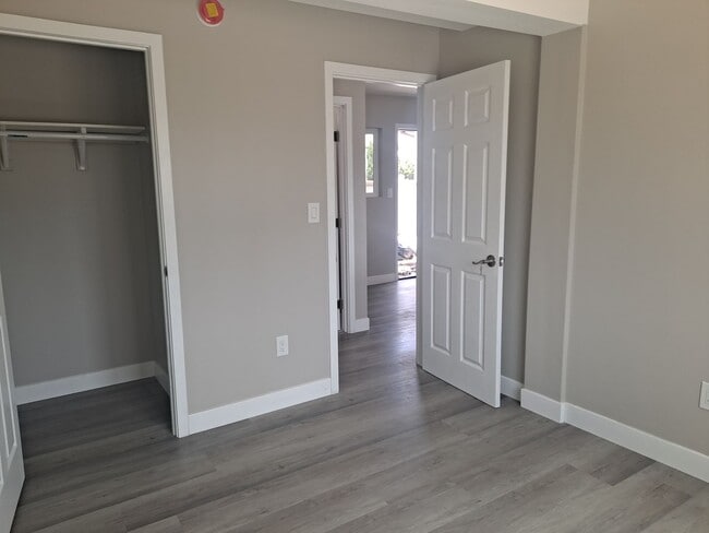 Building Photo - Pacific Beach - Washer & Dryer in Unit/AC/ 1 Assigned Parking Space