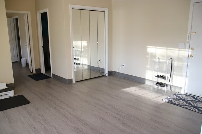 Building Photo - 21 Linden St