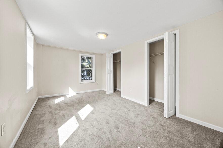 Building Photo - 20 School St