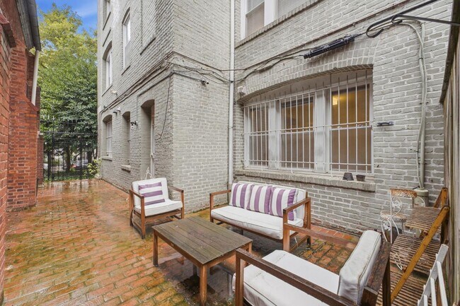 Building Photo - 1465 Columbia Rd NW