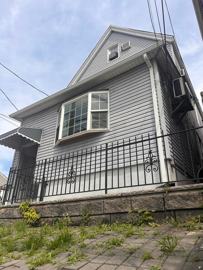 Building Photo - 8906 Tonnelle Ave