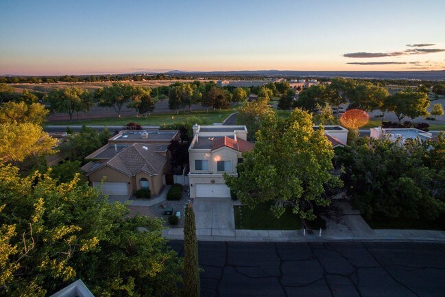 Building Photo - 6809 Medinah Ln NE