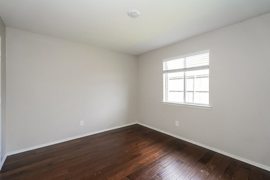 Building Photo - 110 Comanche Trail