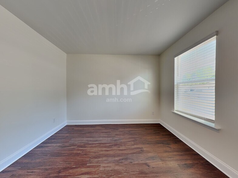 Building Photo - 617 Rivermist Dr