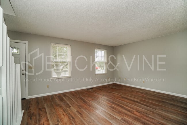 Building Photo - Pet-friendly house featuring fenced-in yard