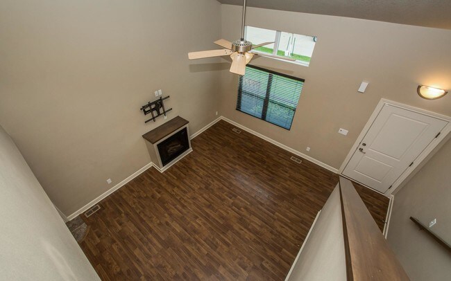 Building Photo - 3500 Park Side Dr