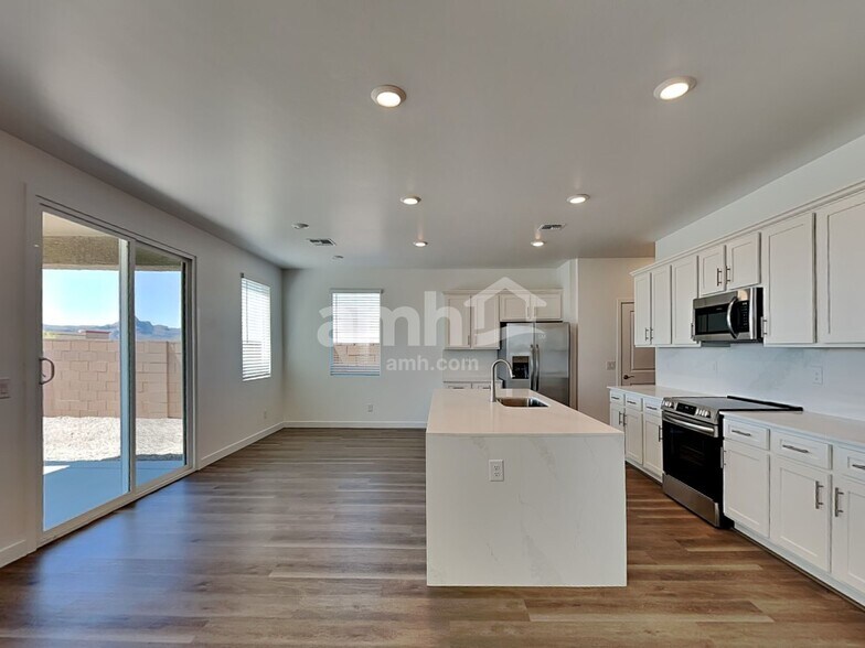 Building Photo - 6191 W Calle Lingo