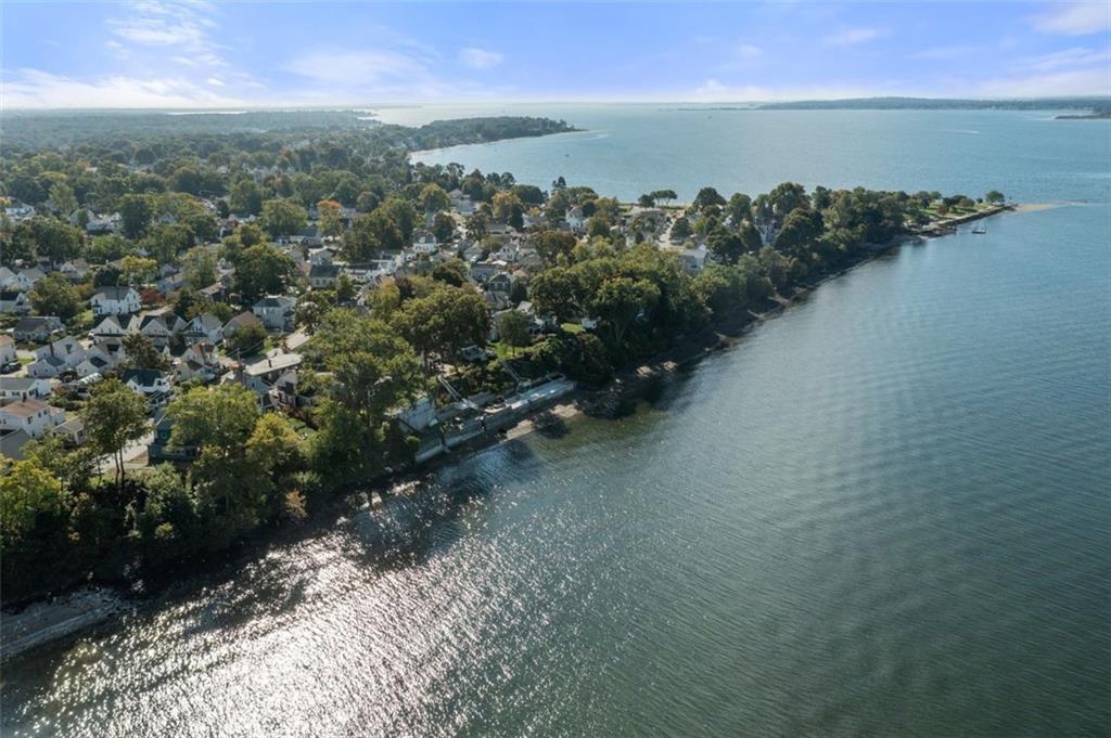 Building Photo - 2 Narragansett Ave