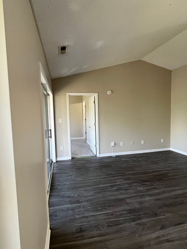 Building Photo - 2 Bedroom, 2 Bath, Third Floor Condo for L...