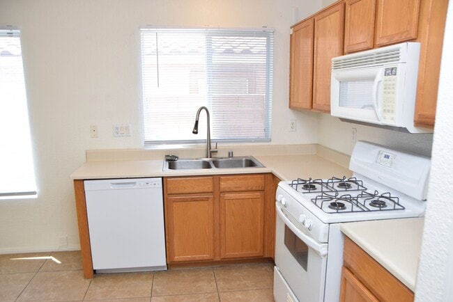 Building Photo - SUMMERLIN - 2 STORY HOME