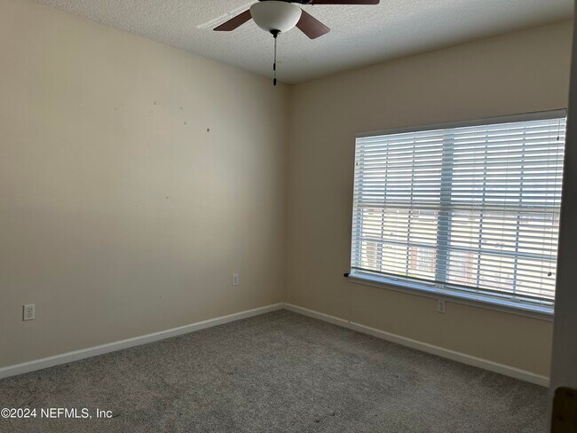 Building Photo - 9740 Summer Grove Way W