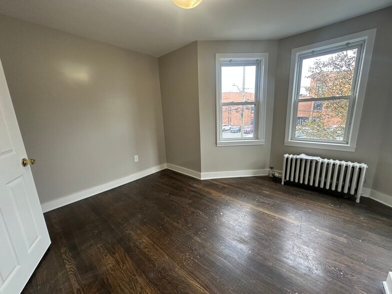 Building Photo - 13 Gladstone St