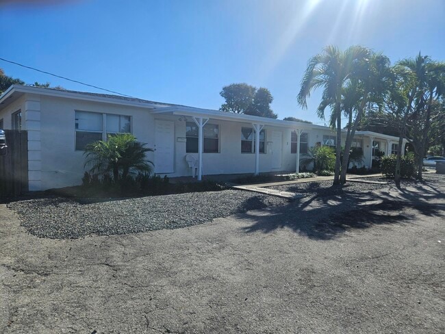 Building Photo - 1121 11th St