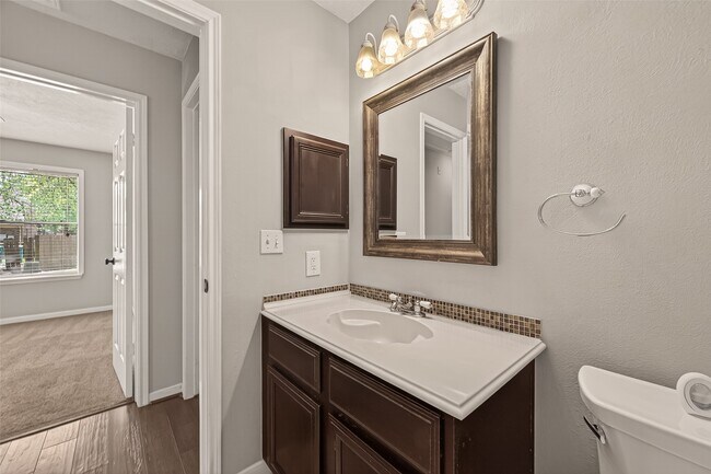 Building Photo - 27 Lush Meadow Pl