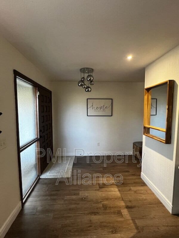 Building Photo - 4044 Tenita Dr