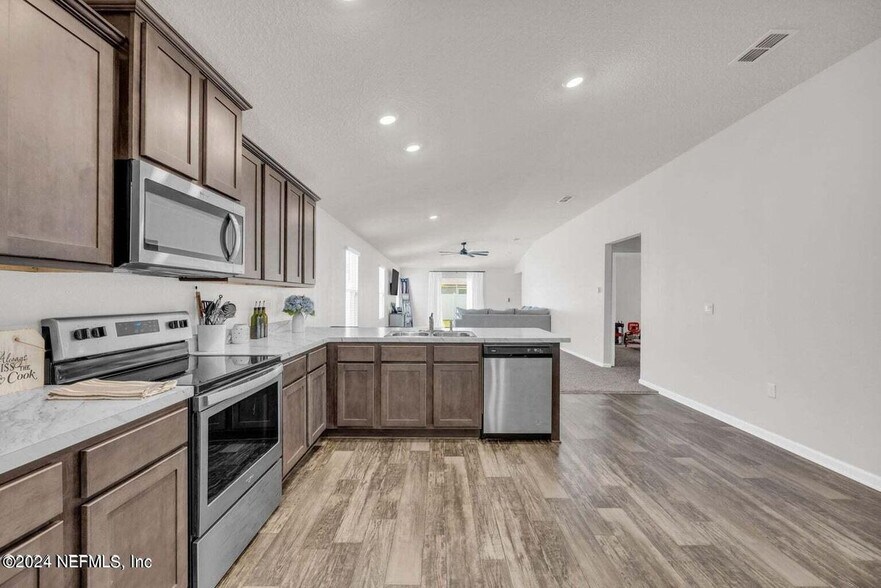 Building Photo - 2461 Oak Stream Dr