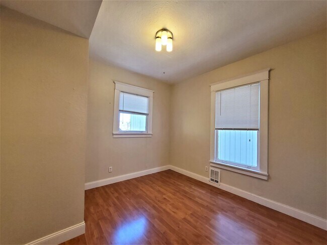 Building Photo - 852 NE 57th St
