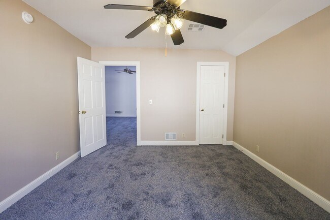 Building Photo - Updated Move In Ready 3-Bedroom Home, Grea...