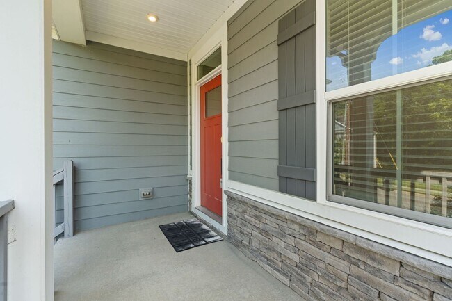 Building Photo - 4BR House