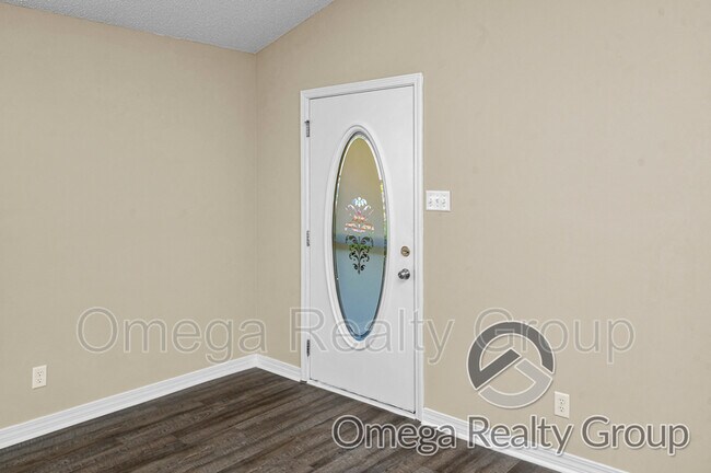 Building Photo - 2672 Rosebud Dr E