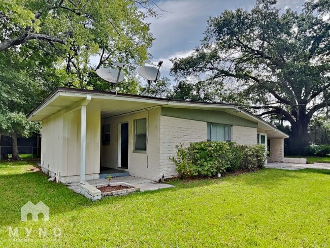 Building Photo - 7045 Rollo Rd