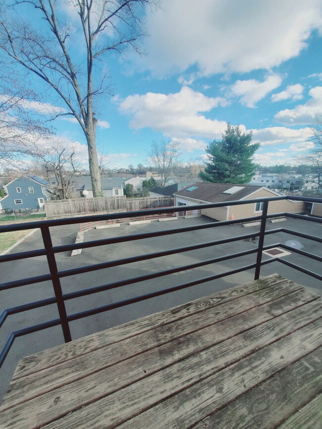 Building Photo - 57 Whitmore Ln