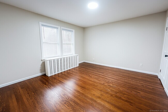 Building Photo - 736 Howe Ave