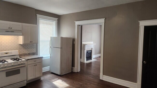 Building Photo - Delightful 1-Bedroom Retreat in Lively St. Louis District – Alberta Street