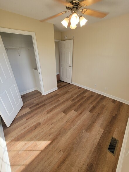 bedroom 2 - 11665 Julien Rd
