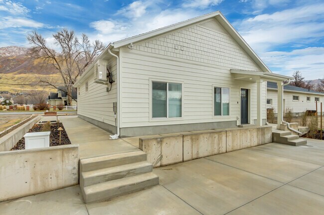 Building Photo - 12990 12990 S