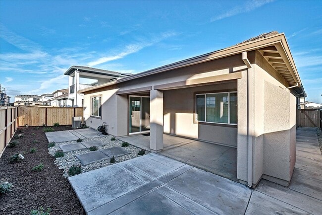 Building Photo - FULLY FURNISHED - ALMOST NEW 4 BED, 2.5 BATHS, 2 CAR GARAGE, 1 STORY IN NORTH LAKE COMMUNITY, NOR...