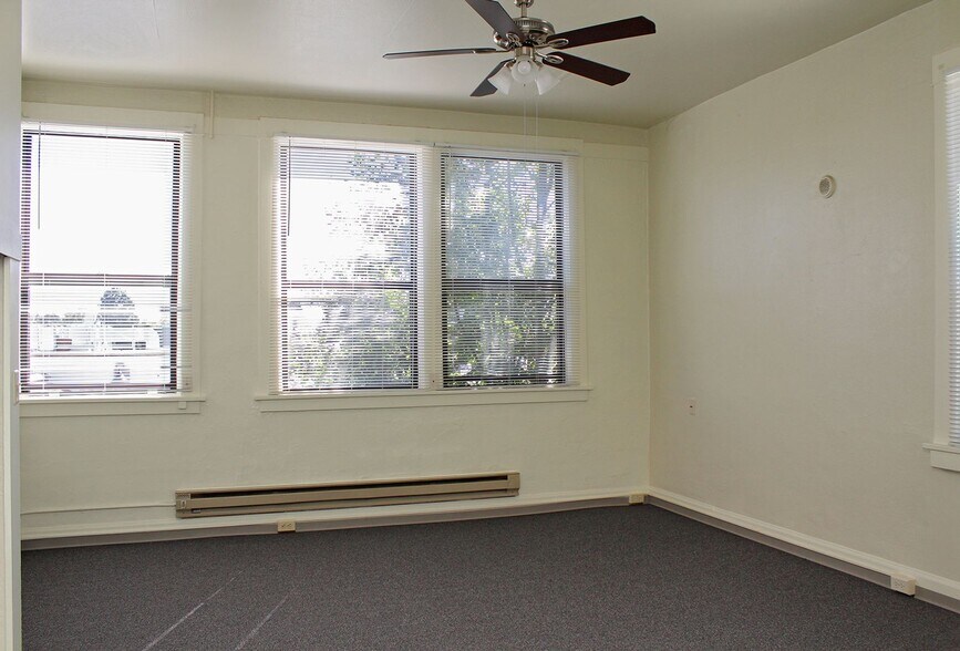 Building Photo - 12610 SW Farmington Rd