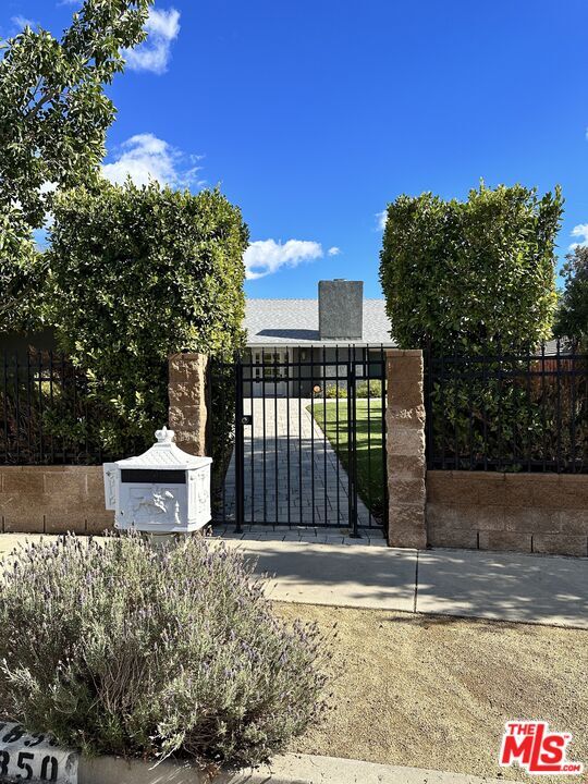 Building Photo - 10850 Remmet Ave