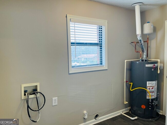 Building Photo - 1075 Eastview Rd NE