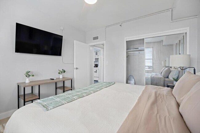 Building Photo - 311 W Ashley St