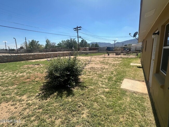 Building Photo - 5208 Blue Ridge Dr