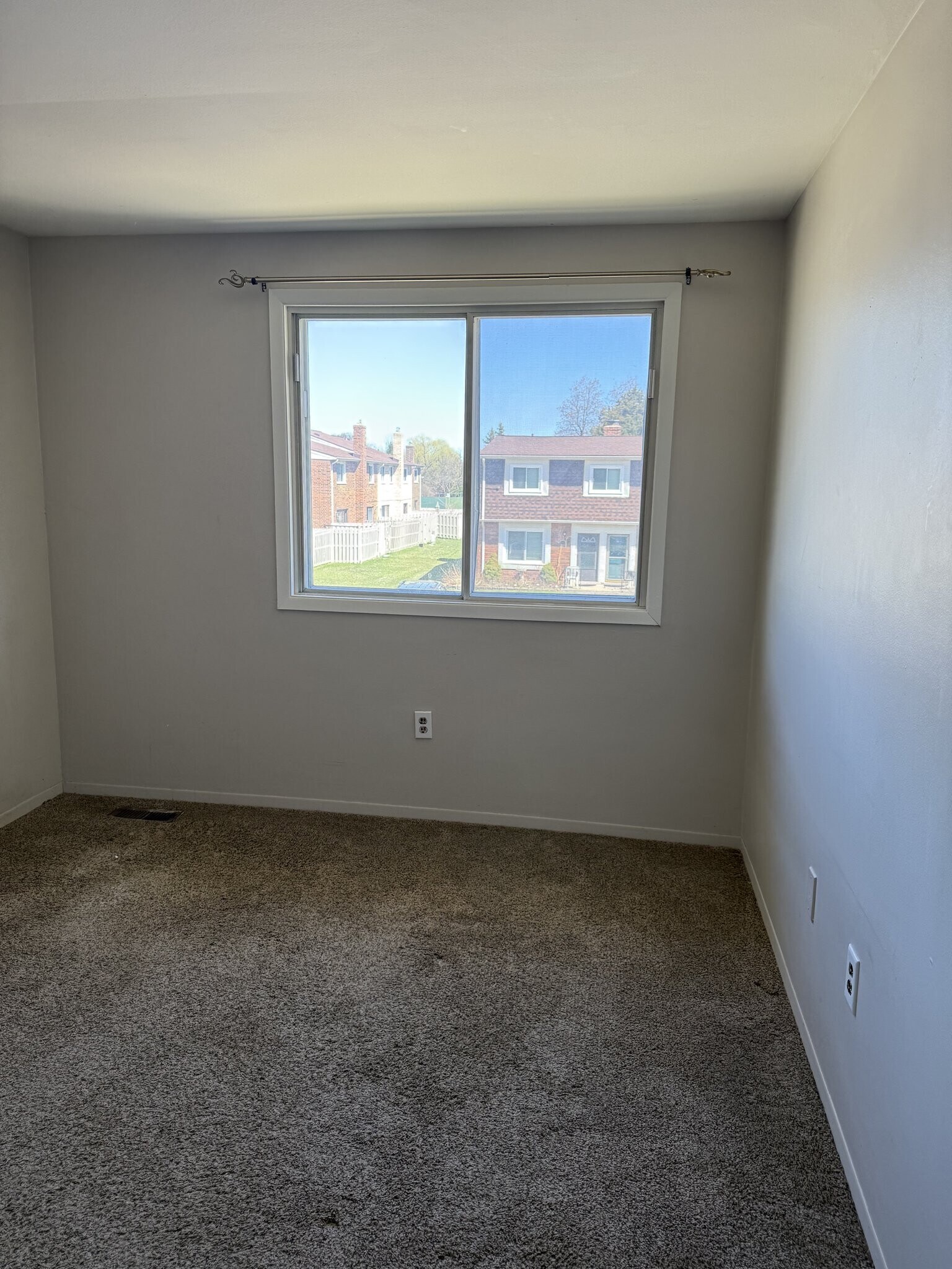 Building Photo - 38177 Jamestown Dr