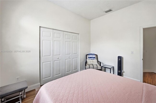 Building Photo - 2615 SE 5th Ct