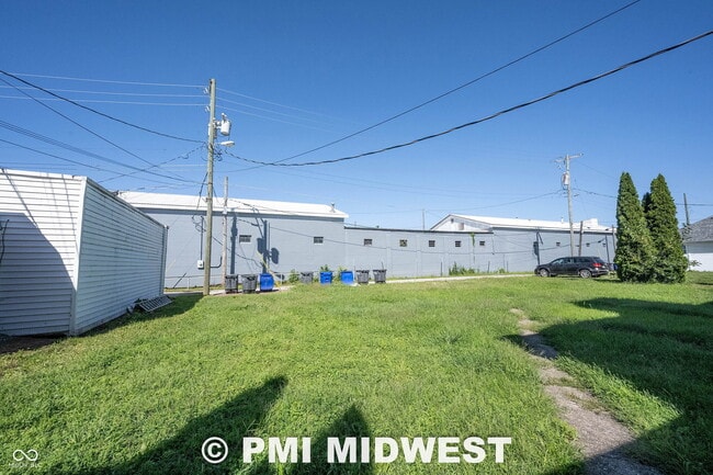 Building Photo - 611 N Main St