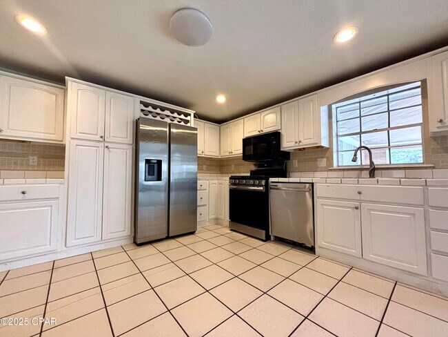 Building Photo - 1206 Buena Vista Blvd