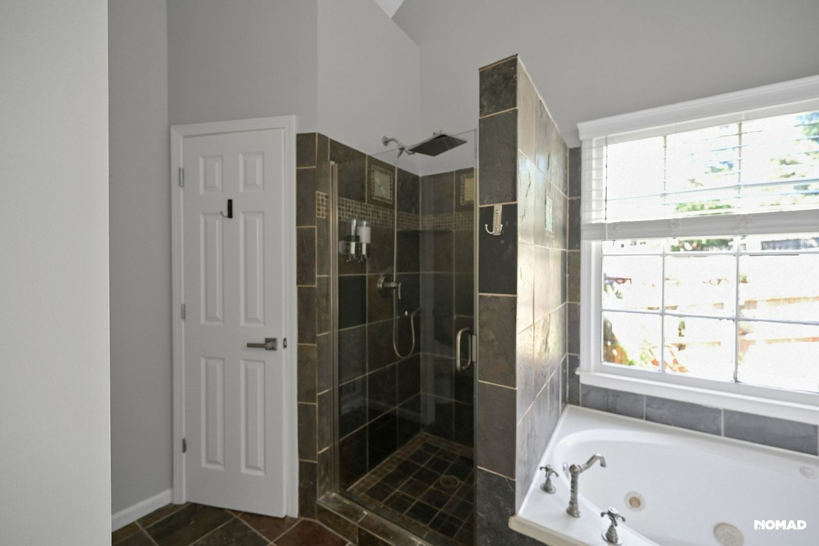 Building Photo - 875 Secret Cove Dr NE