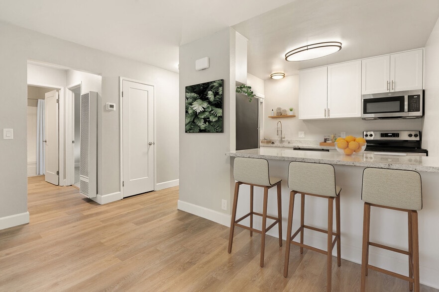 Building Photo - Oak & Iron