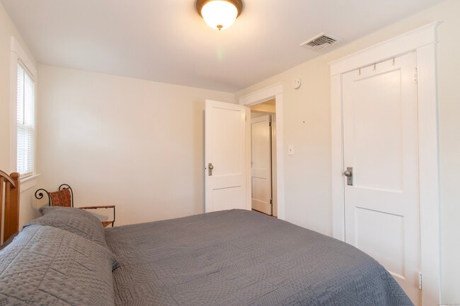 Building Photo - 315 S Orchard St